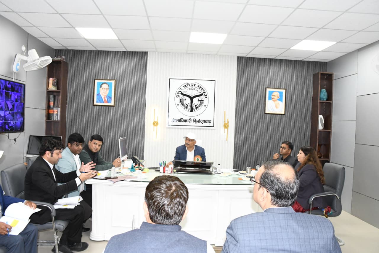 आयुक्त आगरा मण्डल का कलेक्ट्रेट में औचक निरीक्षण, लंबित मामलों के शीघ्र निस्तारण के निर्देश