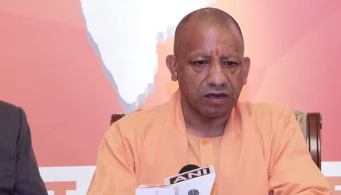 सिंगापुर दौरे के दूसरे दिन सीएम योगी की प्रेस कॉन्फ्रेंस: निवेश और वैश्विक सहयोग पर बड़ा बयान