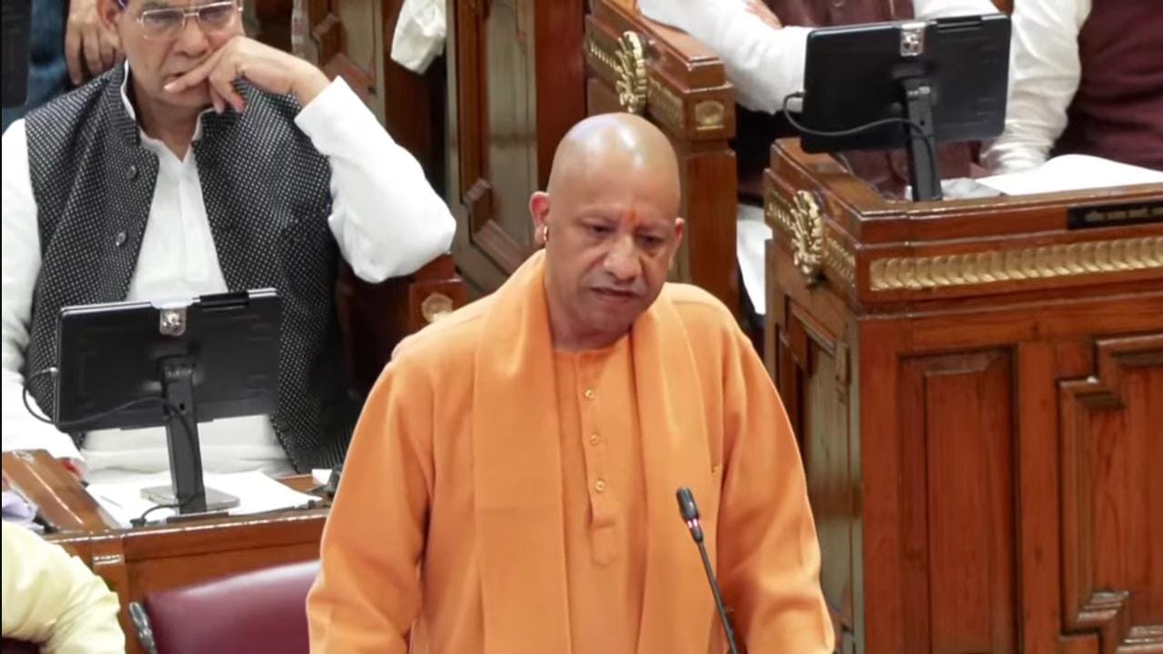 शिक्षामित्रों के लिए बड़ी राहत: अप्रैल से ₹18,000 मासिक मानदेय, शिक्षकों को ₹5 लाख का कैशलेस इलाज