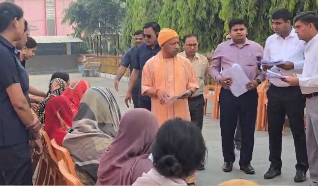 गुंडागर्दी बर्दाश्त नहीं, पुलिस करे सख्त कार्रवाई: मुख्यमंत्री योगी आदित्यनाथ