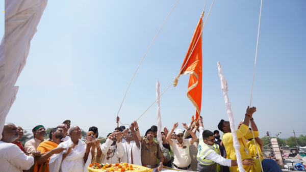राम लला के मंदिर के एक और शिखर पर हुआ ध्वजारोहण
