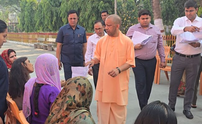 जमीनी विवादों पर सख्त CM योगी, विशेष टीम गठित करने के निर्देश
