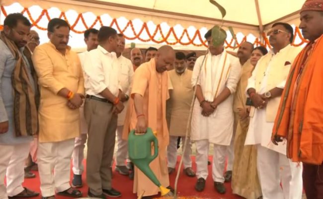 नीयत साफ हो तो बदलती है नियति : सीएम योगी, गोरखपुर को ₹1055 करोड़ की सौगात