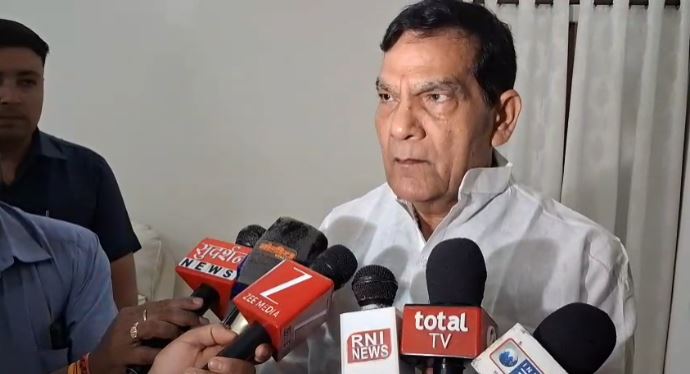 UP में बिजली बिल पर राहत: 1 महीने तक नहीं कटेगी लाइट, स्मार्ट मीटर पर रोक