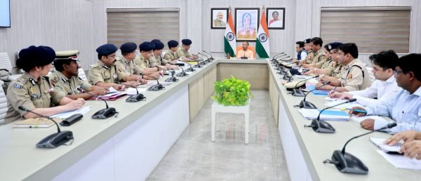 सीएम योगी की हाई-लेवल पुलिस समीक्षा बैठक, 81 हजार भर्ती समेत बड़े फैसले