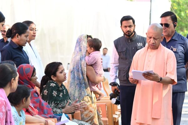 इस्टीमेट मंगाइए, इलाज खर्च में सरकार करेगी भरपूर मदद : सीएम योगी