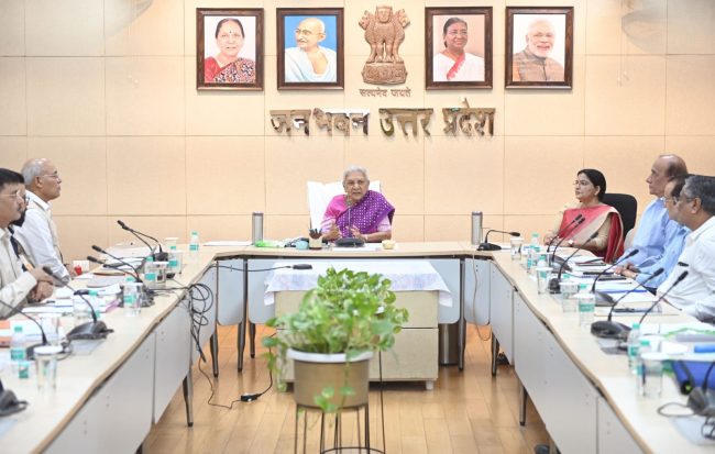 राज्यपाल आनंदीबेन पटेल की समीक्षा बैठक, उच्च शिक्षा की गुणवत्ता सुधार पर जोर