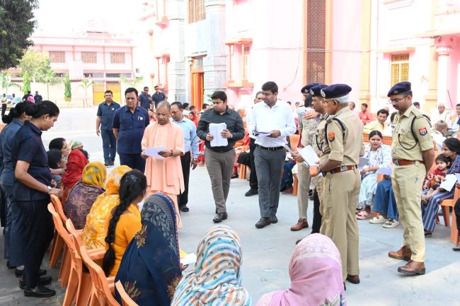 जन समस्याओं का त्वरित समाधान करें अधिकारी: CM योगी