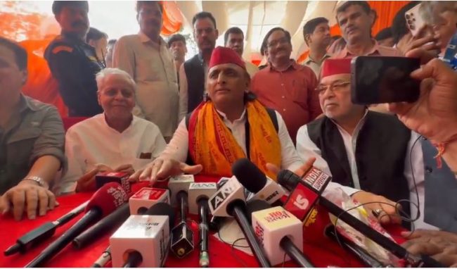 अखिलेश का बीजेपी पर वार, महंगाई और गिरते रुपये पर सरकार को घेरा!