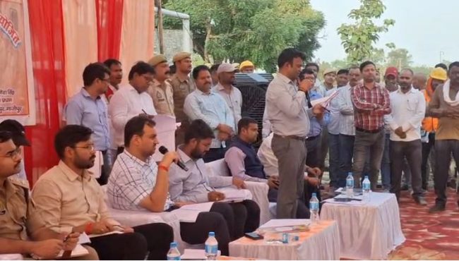 फिर सक्रिय हुई ग्राम चौपाल व्यवस्था, डीएम ने सुनी ग्रामीणों की समस्याएं, फैसला ऑन द स्पॉट