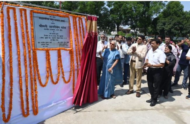 राज्यपाल आनंदीबेन पटेल ने हाइड्रोपोनिक चारा उत्पादन इकाई का किया उद्घाटन