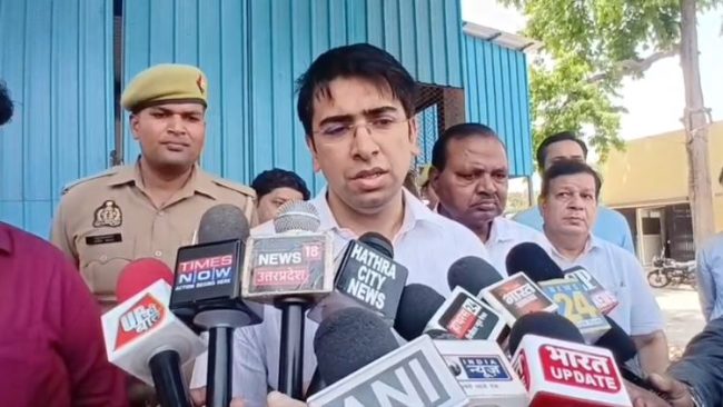 डीएम अतुल वत्स का बागला जिला अस्पताल में औचक निरीक्षण, स्वास्थ्य व्यवस्थाओं का लिया जायजा