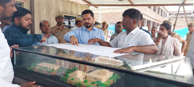 जिलाधिकारी ने किया रामकोट व कटरा में बन रही स्मार्ट पार्किंग का निरीक्षण