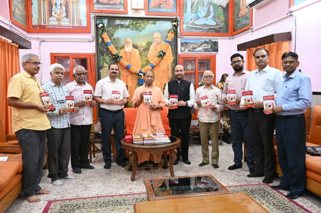 सीएम योगी ने महाराणा प्रताप इंटर कॉलेज की 'छात्र डायरी' का किया विमोचन