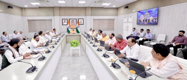 योगी कैबिनेट की बैठक में 12 प्रस्तावों को मंजूरी, पंचायत चुनाव आयोग से लेकर मेट्रो प्रोजेक्ट तक बड़े फैसले