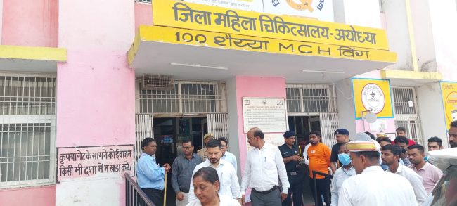 स्वास्थ्य सेवाओं पर डीएम का सख्त रुख, जिला महिला अस्पताल का किया निरीक्षण