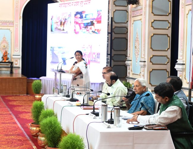 राज्यपाल आनंदीबेन पटेल की उच्च स्तरीय समीक्षा बैठक, शिक्षा सुधार और छात्रहित पर दिए सख्त निर्देश