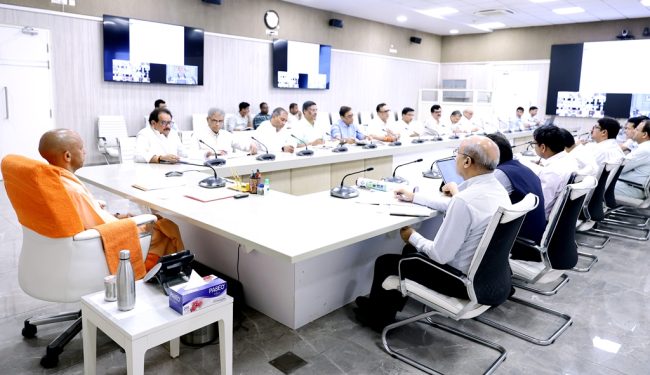 सीएम योगी ने की PWD कार्ययोजना की समीक्षा, गुणवत्ता और समयबद्ध विकास पर दिया जोर
