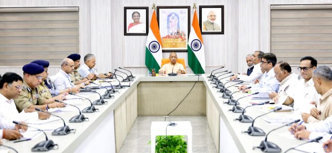 सीएम योगी की सख्ती: सड़क दुर्घटनाएं रोकने के लिए विशेष अभियान चलाने के निर्देश