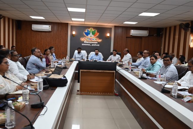 अयोध्या में जिला स्वास्थ्य समिति की बैठक, स्वास्थ्य सेवाओं की समीक्षा
