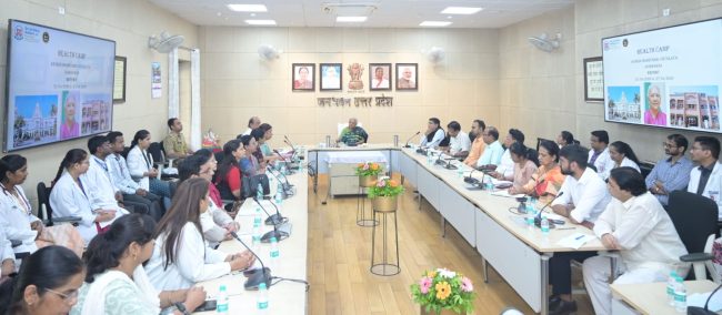 राज्यपाल आनंदीबेन पटेल ने की स्वास्थ्य शिविर रिपोर्ट की समीक्षा , बच्चों के उपचार के दिए निर्देश
