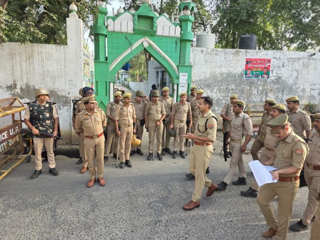 बकरीद को लेकर पुलिस अलर्ट, शाहजमाल ईदगाह में सुरक्षा व्यवस्था का निरीक्षण