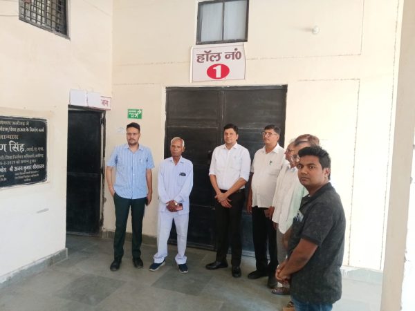 डीएम ने ईवीएम-वीवीपैट वेयरहाउस का किया निरीक्षण, सुरक्षा व्यवस्थाओं की समीक्षा