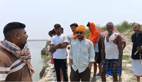 बाढ़ सुरक्षा कार्यों पर उठे सवाल, ग्रामीणों ने ठोकरी निर्माण में अनियमितता के लगाए आरोप