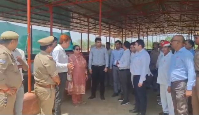 दाऊ जी गौशाला बनी मिसाल, कमिश्नर संगीता सिंह ने की सराहना, किया वृक्षारोपण