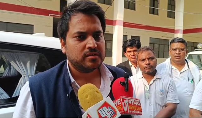 रिश्वतखोरी पर डीएम का बड़ा एक्शन, वीडियो वायरल होते ही राजस्व निरीक्षक निलंबित
