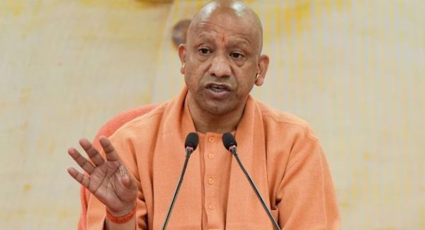 योगी सरकार का बड़ा फैसला! तीन तलाक और एसिड पीड़ित महिलाओं को मिलेगा पक्का घर