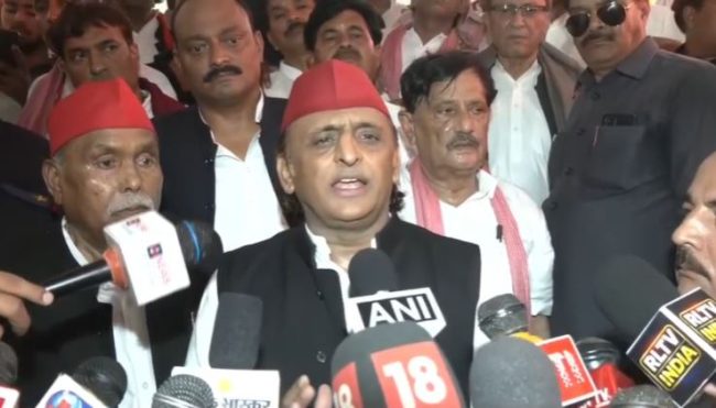 कासगंज में अखिलेश यादव का भाजपा पर तीखा हमला, चुनाव में गड़बड़ी को लेकर दी चेतावनी