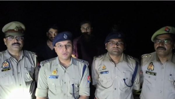 सोनभद्र में पुलिस-मुठभेड़, 50 हजार का इनामी गो-तस्कर गिरफ्तार, छह गोवंश बरामद