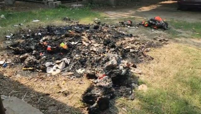 सरकारी दस्तावेज जलाने का मामला, DM की कार्रवाई के बाद JE समेत 6 पर FIR