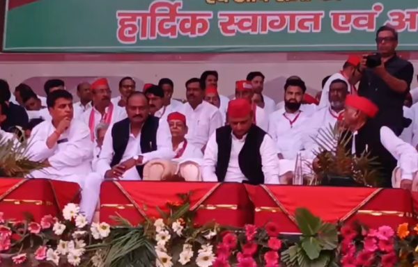 कासगंज में अखिलेश यादव का भाजपा पर तीखा हमला, चुनाव में गड़बड़ी को लेकर दी चेतावनी