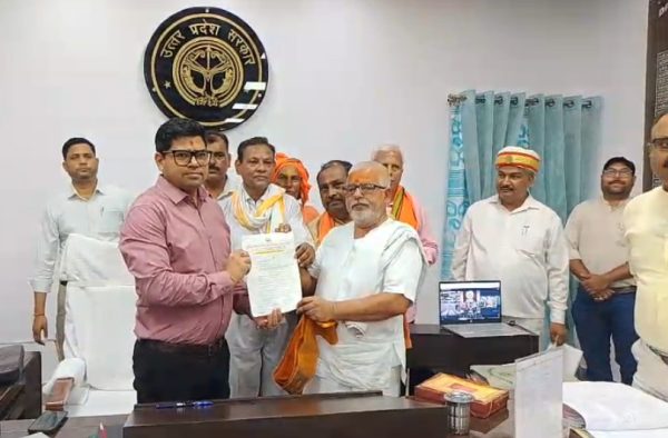 उन्नाव: संत मिलनदास हत्याकांड में उच्चस्तरीय जांच की मांग, विहिप ने DM को सौंपा ज्ञापन
