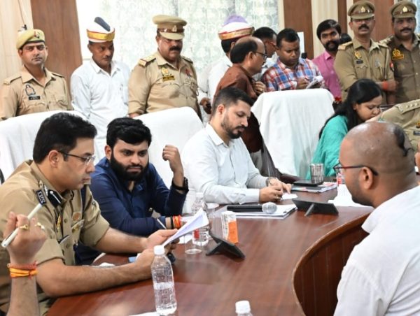 संपूर्ण समाधान दिवस में अधिकारियों ने सुनीं जनसमस्याएं, त्वरित निस्तारण के दिए निर्देश