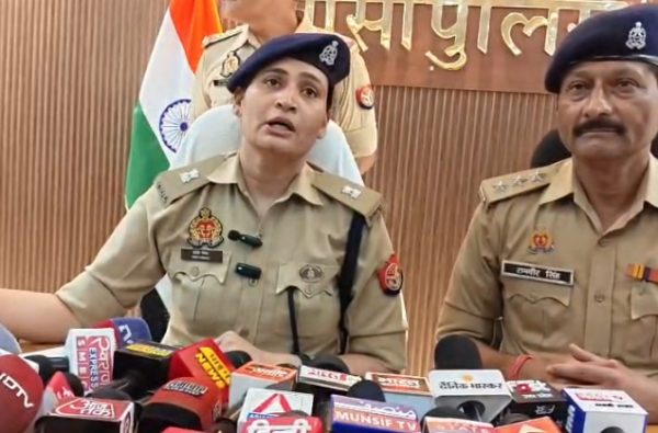 झांसी: बाइक चोर गिरोह के 2 शातिर गिरफ्तार, 8 बाइक व तमंचा बरामद