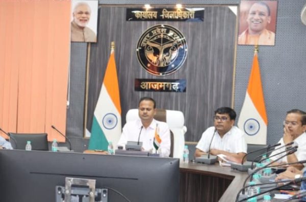UPTET 2026: आजमगढ़ में परीक्षा तैयारियों की समीक्षा, डीएम ने दिए सख्त निर्देश