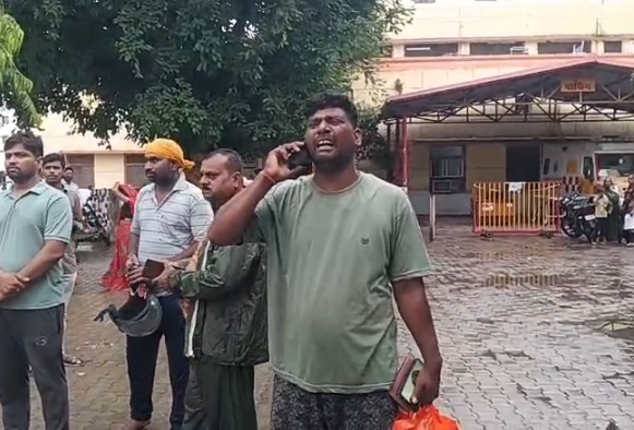 गोंडा में दर्दनाक हादसा: बीएड परीक्षा देने आई छात्रा करंट से झुलसी, बचाने में भाई की मौत