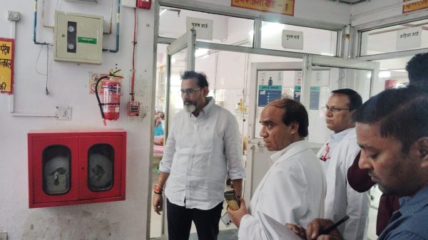 जिला अस्पताल में नवागत CMO का औचक निरीक्षण, लापरवाही पर सख्त कार्रवाई की चेतावनी