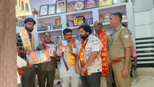 मथुरा में भाजपा का जनसंपर्क अभियान तेज, 12 वर्षों की उपलब्धियों पर लोगों से संवाद