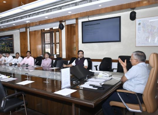 यूपी में तेजी से बनेंगे सार्वजनिक ईवी चार्जिंग स्टेशन, मुख्य सचिव ने दिए भूमि चिन्हित करने के निर्देश