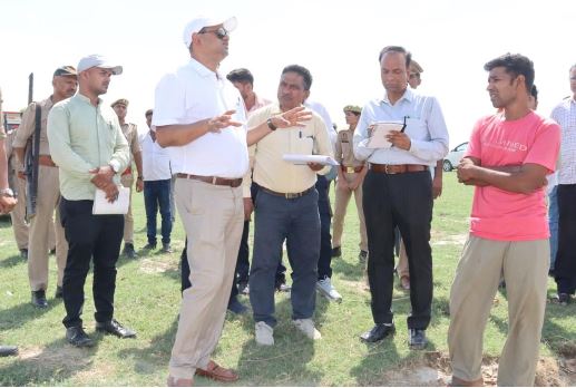 सहबदिया सुल्तानपुर में कटान पर प्रशासन अलर्ट, डीएम रविन्द्र कुमार ने किया निरीक्षण