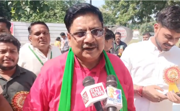 गोरखपुर में आरा सांसद का केंद्र सरकार पर हमला, बोले- छात्रों के संघर्ष की जीत है मंत्री का इस्तीफा