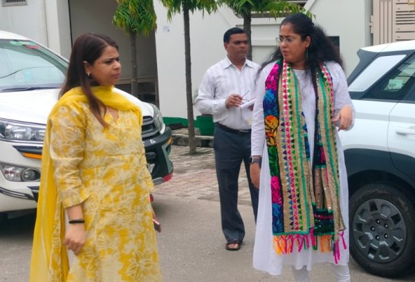 बिजनौर में जलभराव की स्थिति का जायजा लेने पहुंचीं जिलाधिकारी जसजीत कौर, अधिकारियों को दिए आवश्यक निर्देश