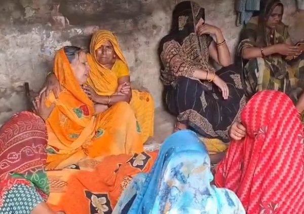 चंदौली में मंदिर ध्वस्तीकरण के दौरान हादसा, मलबे की चपेट में आने से एक मजदूर की गई जान
