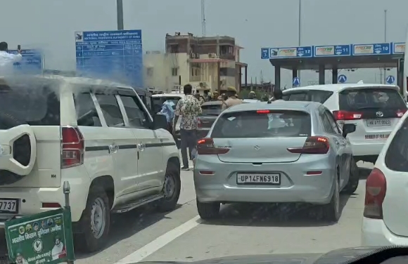 ललिता गौतम हत्याकांड: मेरठ आ रहे कांग्रेस प्रतिनिधिमंडल को पुलिस ने टोल प्लाजा पर रोका