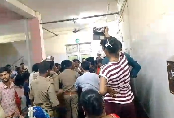 मिर्जापुर महिला जिला अस्पताल में प्रसूता और नवजात की मौत, परिजनों ने लगाए लापरवाही के आरोप