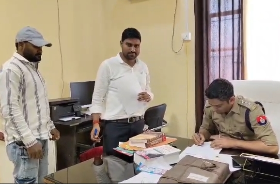 आजमगढ़ में स्कूली वाहन चालकों का स्वास्थ्य परीक्षण, 45 चालक-परिचालकों की हुई जांच